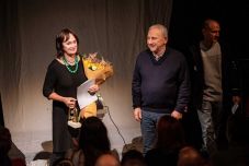 Szőcs Margit vehette át 2025-ben az Év Erdélyi Magyar Szerzője-díjat