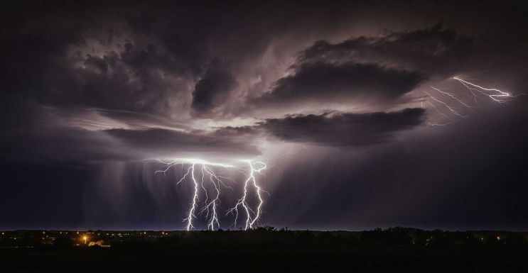 Cudar idő: viharos szél csap le Körösvidékre és a Bánságra, este Erdélyt is eléri