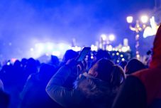 Zajos hagyomány vagy csendes látvány: a sepsiszentgyörgyiek dönthetnek tűzijáték vagy lézershow?