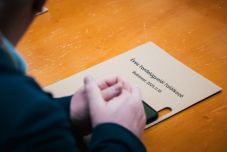 Magyar diákoknak magyarul írt tankönyv – Új tankönyvírási programot indít az RMDSZ (VIDEÓ)