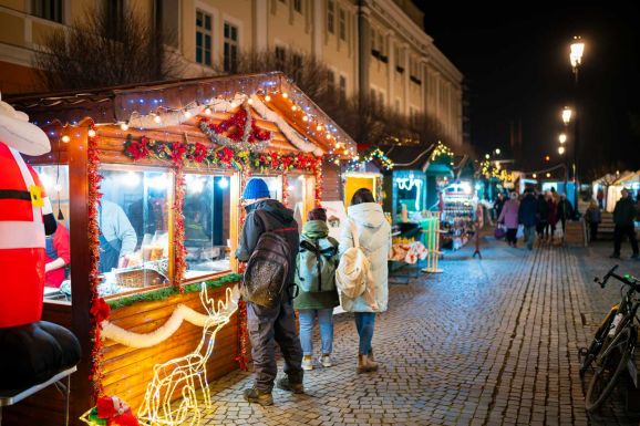 Ünnepibe öltözik Sepsiszentgyörgy: több dísz, fény, program és szilveszteri lézershow