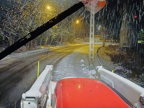 Hargita megyében egész éjszaka dolgoztak a hókotrógépek