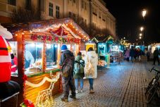 Ünnepibe öltözik Sepsiszentgyörgy: több dísz, fény, program és szilveszteri lézershow