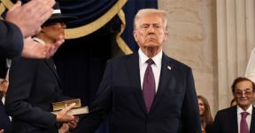 Trump 180 fokos fordulatot tett az Epstein-akták ügyében