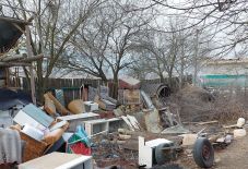 Illegális szemétfelhalmozás miatt jelentettek fel egy csíkszeredai személyt