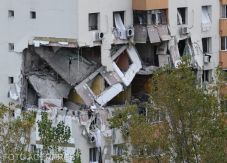 Tömbházrobbanás: a túlélő fiú és édesanyjának beszámolója a tragédiáról és embertelenségekről