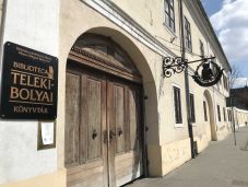 Betörték a marosvásárhelyi Teleki Téka épületének több ablakszemét