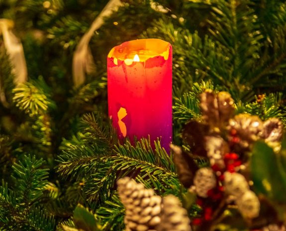 Közös adventi gyertyagyújtásokkal készül Kézdivásárhely a karácsonyra