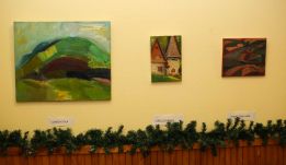 Tízéves a Csigadomb: jubileumi kiállítás a sztánai alkotótábor művészeinek munkáiból