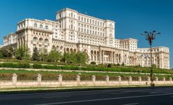 Elképesztő összegű a parlament épületének éves villanyszámlája