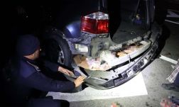 Közel 3000 csomag cigarettát rejtett el egy férfi az autójában, hogy átcsempéssze a határon