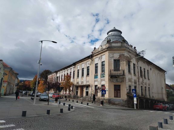 Megkötötték a finanszírozási szerződést – Kezdődhet a csíkszeredai Vigadó felújítása