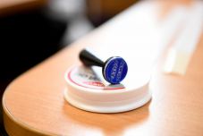 Újabb feszültség a koalícióban – A szociáldemokraták kivonultak az ülésteremből