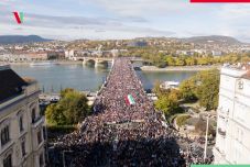 Tömegdemonstrációk Budapesten: mozgósított Orbán Viktor és Magyar Péter (VIDEÓ)