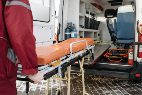 Baleset sérültekkel: lesodródott az útról egy személyautó a hargitafürdői letérőnél
