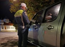 Őrült tempó: több mint kétszázzal száguldott a 19 éves kezdő sofőr