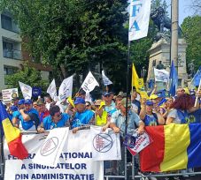  Óriási tüntetést szerveznek: nem fogadják el a megszorításokat