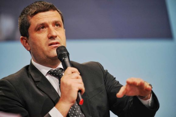 A gazdasági miniszter torkának ugrott az utazási irodák egyesülete