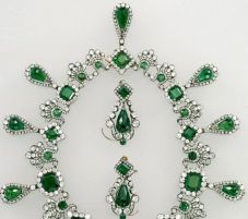 Csak „részben ismerte be” tettét a Louvre kirablásának két gyanúsítottja