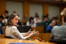 Whitakerrel tárgyalt Oana Țoiu