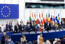 Maia Sandu az orosz hibrid háborúról beszélt, Șoșoacă bekiabálással keltett botrányt (VIDEÓ)  