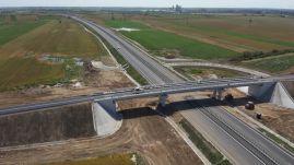 Hol halasztanak, hol leszerződnek – Aláírták a megállapodást az Arad–Nagyvárad gyorsforgalmi út második szakaszára