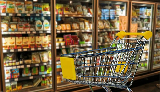 Vége az alapélelmiszerek árrésstopjának? – Újabb drágulásra számíthatunk októbertől