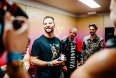 Az űrből hozott meglepetéssel ajándékozta meg a Bagossy Brothers Company-t Kapu Tibor (VIDEÓ)