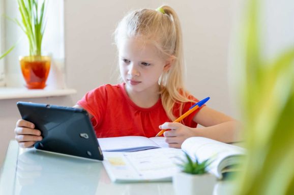 FRISSÍTVE: Jövő héten kezdik a Szülőföldön magyarul program támogatásának az utalását Erdélyben