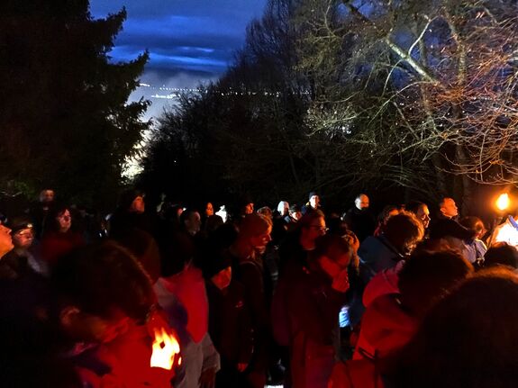 Nagypéntek – Több százan vettek részt a hajnali keresztúton Csíksomlyón