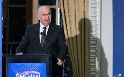 Áldott ünnepet kívánt Bolojan a magyaroknak