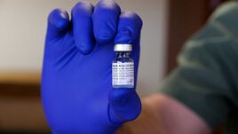 Nicușor Dan: nyilvánosságra kell hozni a Pfizer-vakcinák beszerzésének minden részletét