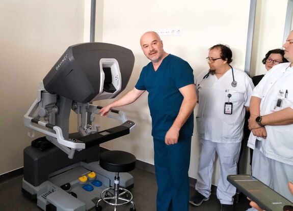 Csúcstechnológiás robotsebészeti eszköz érkezett a csíkszeredai kórházba