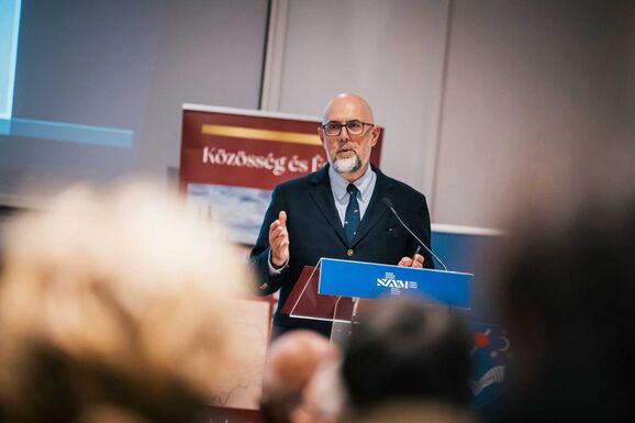 Kelemen Hunor gratulált a Tisza Pártnak és Magyar Péternek   