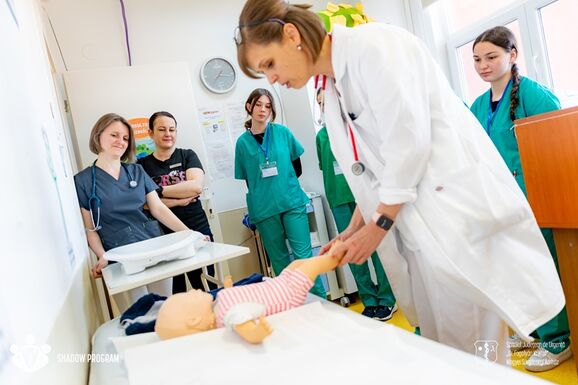 Benéztek az orvoslás kulisszái mögé: középiskolások lepték el a sepsiszentgyörgyi kórházat