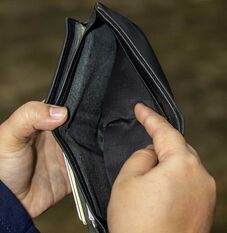 Gazdasági bizonytalanság – Milyen kiadásokról mondanak le a romániaiak?