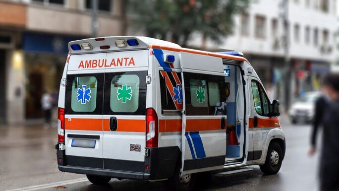 Ételmérgezés gyanúja Aradon: 24 ifi sportoló lett rosszul