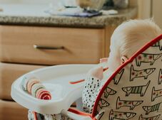 Patkányméreg az üveges bébiételben – Zsarolják a gyártót?