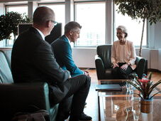 Nem elég a kormányváltás: ezeket követeli Brüsszel a befagyasztott magyar pénzekért