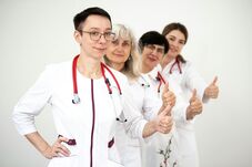 Bevonják a rezidenseket az ügyeleti rendszerbe – Rövidülnek a várólisták a járóbeteg-rendelőkben?