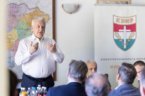 Semjén Zsolt lemondott a KDNP elnöki tisztségéről, de az országos elnökség nem fogadta el azt