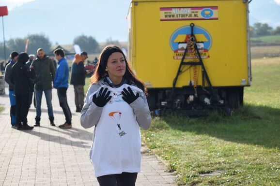 Az ország legjobb ejtőernyősei közé vágyik a székelykeresztúri Márton Csilla