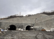 Nagyszeben-Piteşti autópálya: látványos ütemben halad a hegy átfúrása 