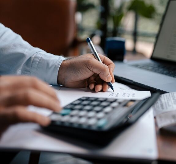 Szakértő: Az energia „agresszív adóztatása” miatt minden drágább