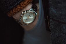 Rolexet viselve panaszkodott a megszorításokra egy erdélyi község polgármestere