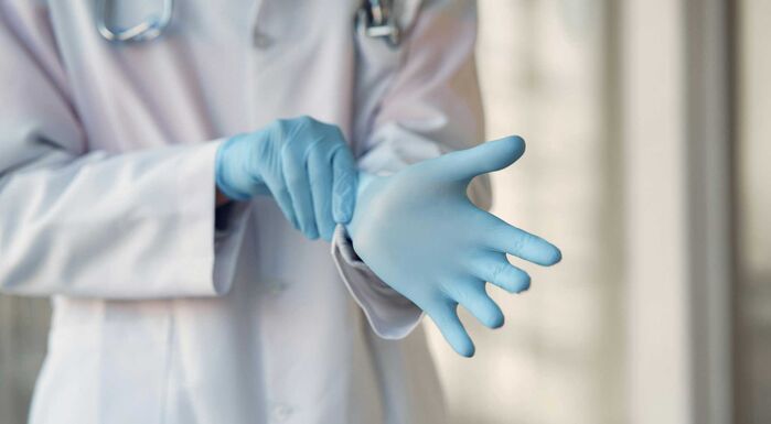 Ellenőrzik az orvosokat, hogy kórházi munkaidőben magánszektorban dolgoznak-e