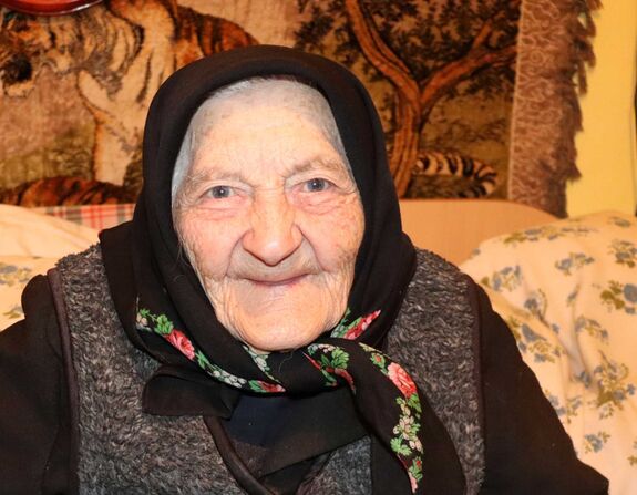 „A házasság nemcsak érzés, hanem vállalás” – A 101 éves kárászteleki Anna mamával beszélgettünk 