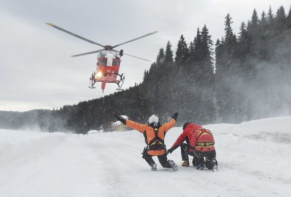 Összesen 130 embert mentettek ki a hegyekből szombaton