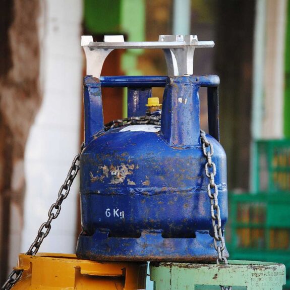 Felrobbant egy gázpalack egy székelyudvarhelyi tömbházlakás erkélyén