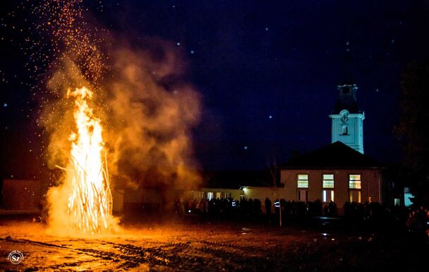 Farsangbúcsúztató tűz, kásáslepény és jelmezes felvonulás Kémeren